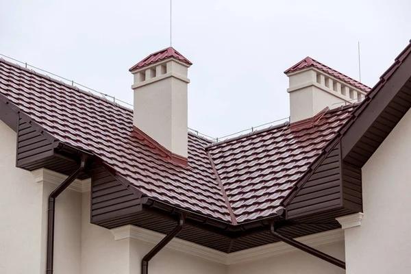 The Role of a Roof Replacement Contractor in Storm Damage Repair