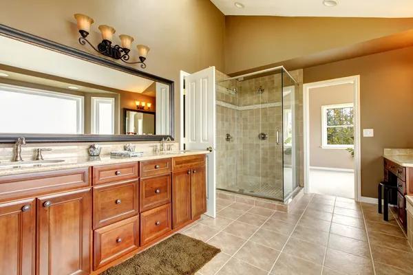 Maximizing Space in Small Bathrooms: Las Cruces Remodeling Tips