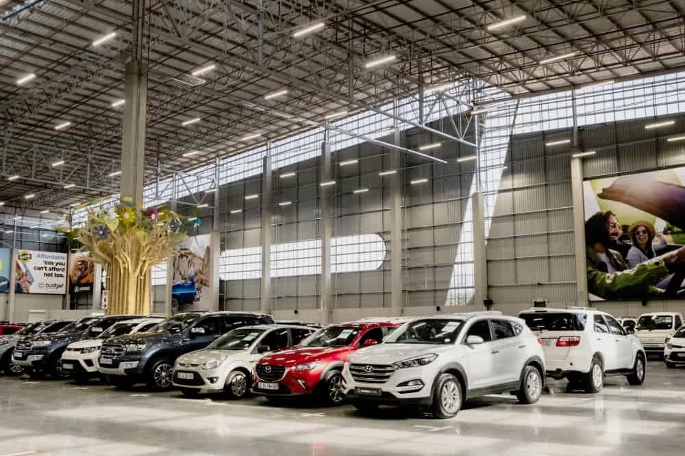 The Difference Between a Chevy Dealership and Independent Sellers